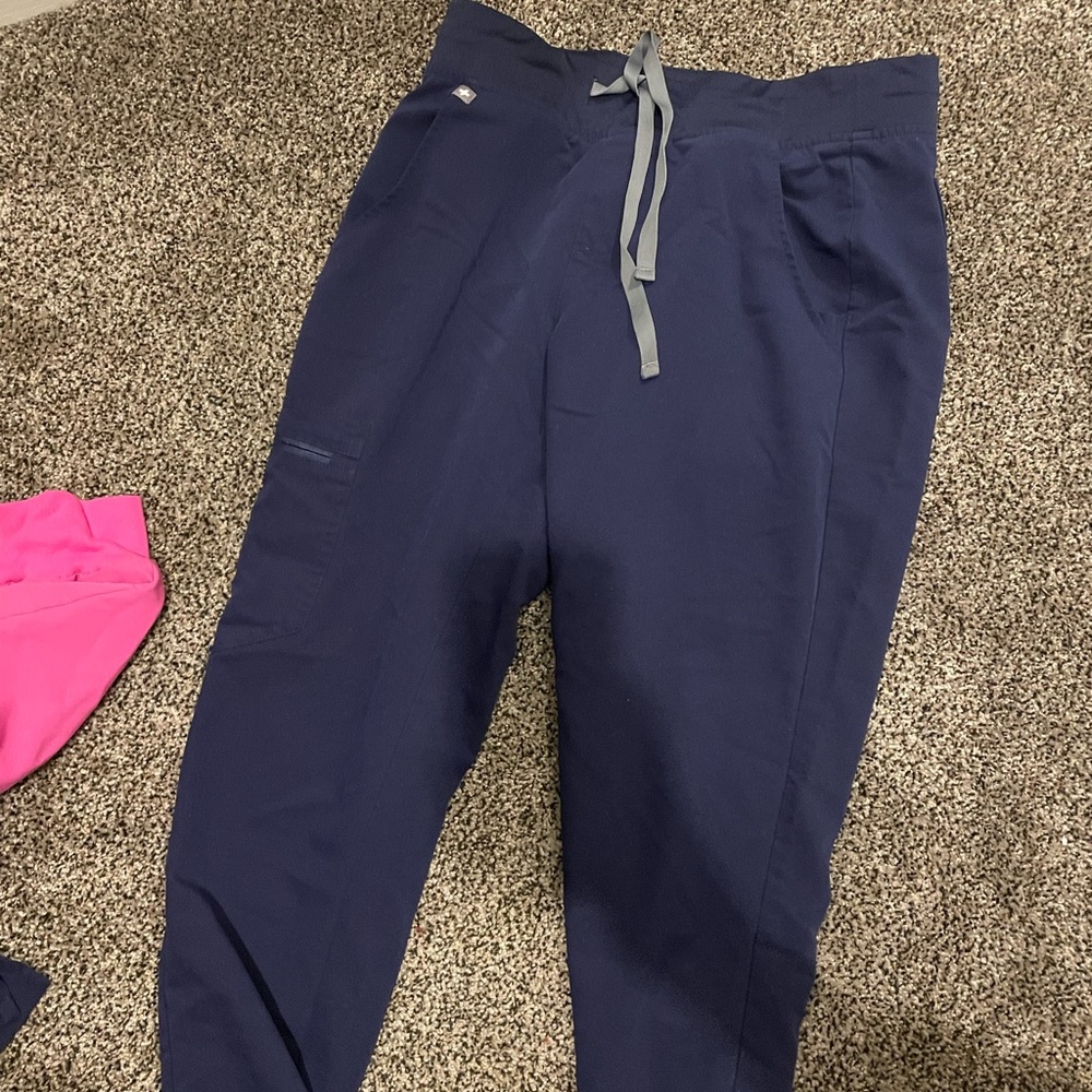 Small navy scrub set:)